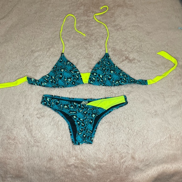 Hello Kitty Bikini ♡ Size XS - Picture 2 of 6